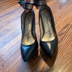 Jessica Simpson heel